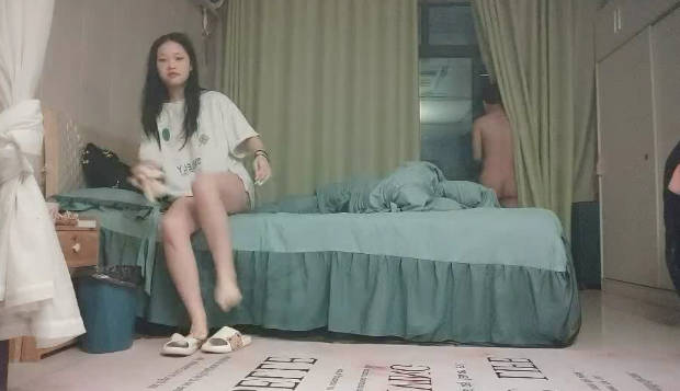 素颜女神  良家 00后小仙女，清纯苗条，学舞蹈的身材一级棒，闺房性爱，对白有趣精彩必看