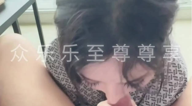射爆！！专攻高颜值网红台湾泡良大神「郑原创」FO私拍，高人气颜值网红，忘我吃鸡鸡吃了一半，要求要接吻，骚到融化！